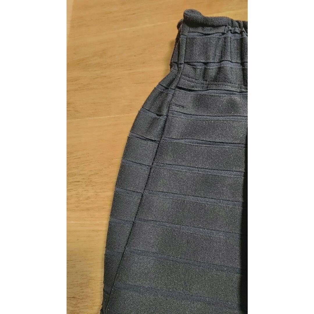 ISSEY MIYAKE(イッセイミヤケ)の美品　イッセイミヤケ　ISSEY MIYAKE　ストレッチパンツ　レギンス レディースのパンツ(カジュアルパンツ)の商品写真