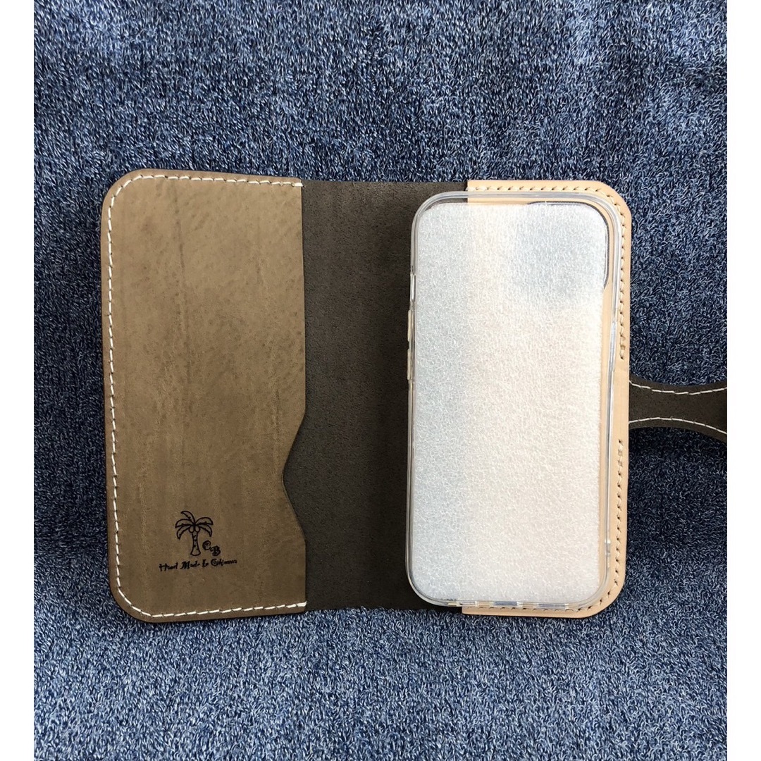 REVERSO革　iPhone15ケース ハンドメイドのスマホケース/アクセサリー(スマホケース)の商品写真