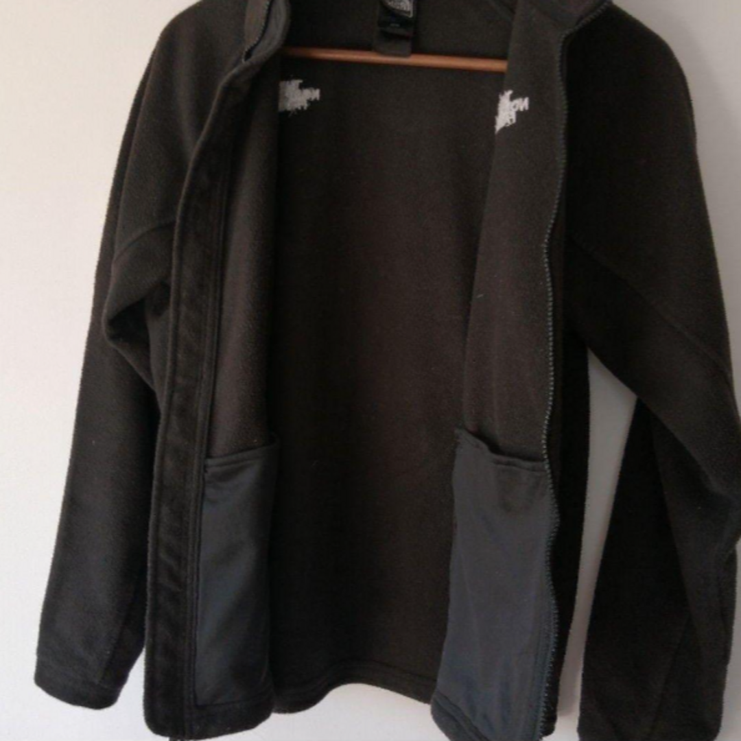 THE NORTH FACE(ザノースフェイス)のノースフェイス　フリースジャケット　両面刺繍ロゴ　ジップアップ　ブラック 黒 メンズのジャケット/アウター(ブルゾン)の商品写真