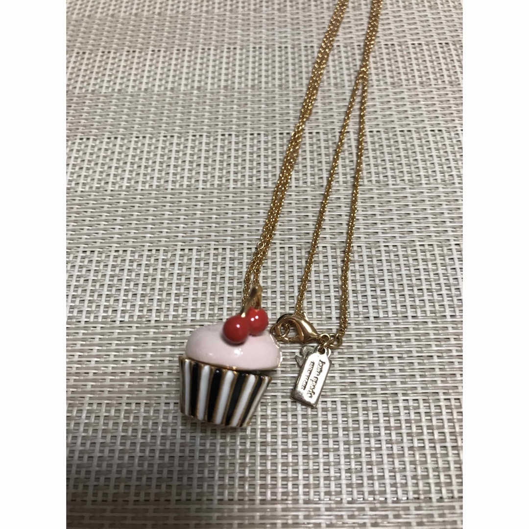 kate spade new york(ケイトスペードニューヨーク)のケイトスペード　ロングネックレス　カップケーキ レディースのアクセサリー(ネックレス)の商品写真