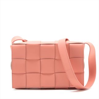 ボッテガヴェネタ(Bottega Veneta)のボッテガヴェネタ カセット レザー  ピンク ユニセックス ショルダーバッ(ショルダーバッグ)