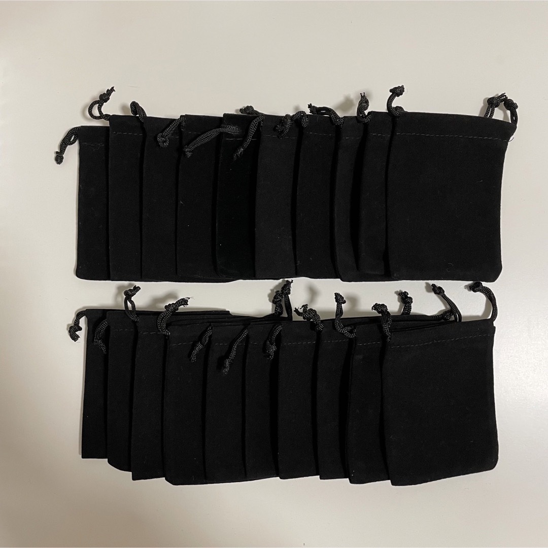 ベロア　巾着　ブラック　20枚　ラッピング インテリア/住まい/日用品のオフィス用品(ラッピング/包装)の商品写真
