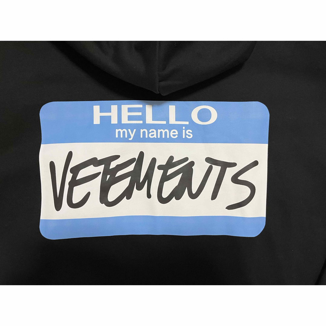 VETEMENTS(ヴェトモン)のVETEMENTS ヴェトモン マイ ネーム イズ フーディ パーカー メンズのトップス(パーカー)の商品写真