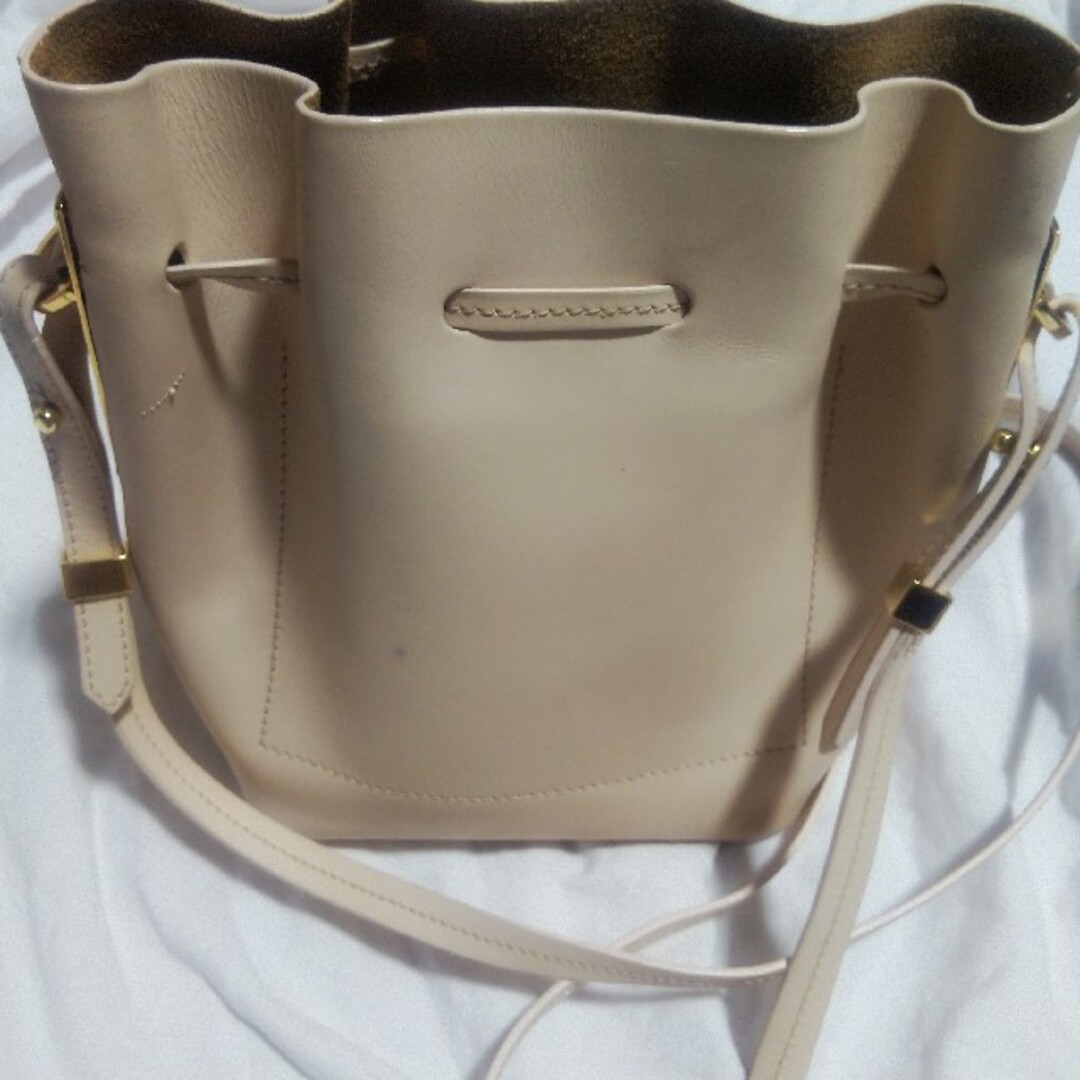 SOPHIE HULME(ソフィーヒュルム)のSOPHIE HULME ピンクベージュ 巾着 ミニ ALBION 斜め掛け レディースのバッグ(ショルダーバッグ)の商品写真