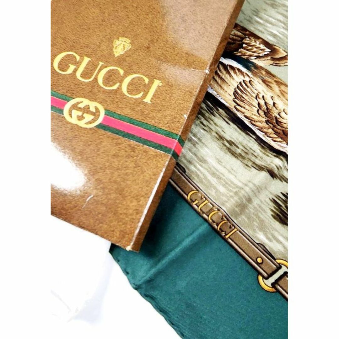 Gucci(グッチ)の【未使用】GUCCI グッチ 大判 スカーフ 鴨 カモ ダック 鳥 グリーン系 レディースのファッション小物(バンダナ/スカーフ)の商品写真