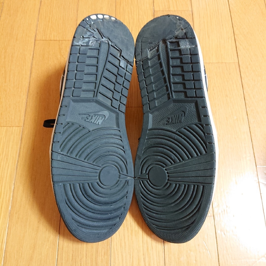 NIKE(ナイキ)のNIKE ナイキ エア ジョーダン 1 ロー 29㎝ メンズの靴/シューズ(スニーカー)の商品写真
