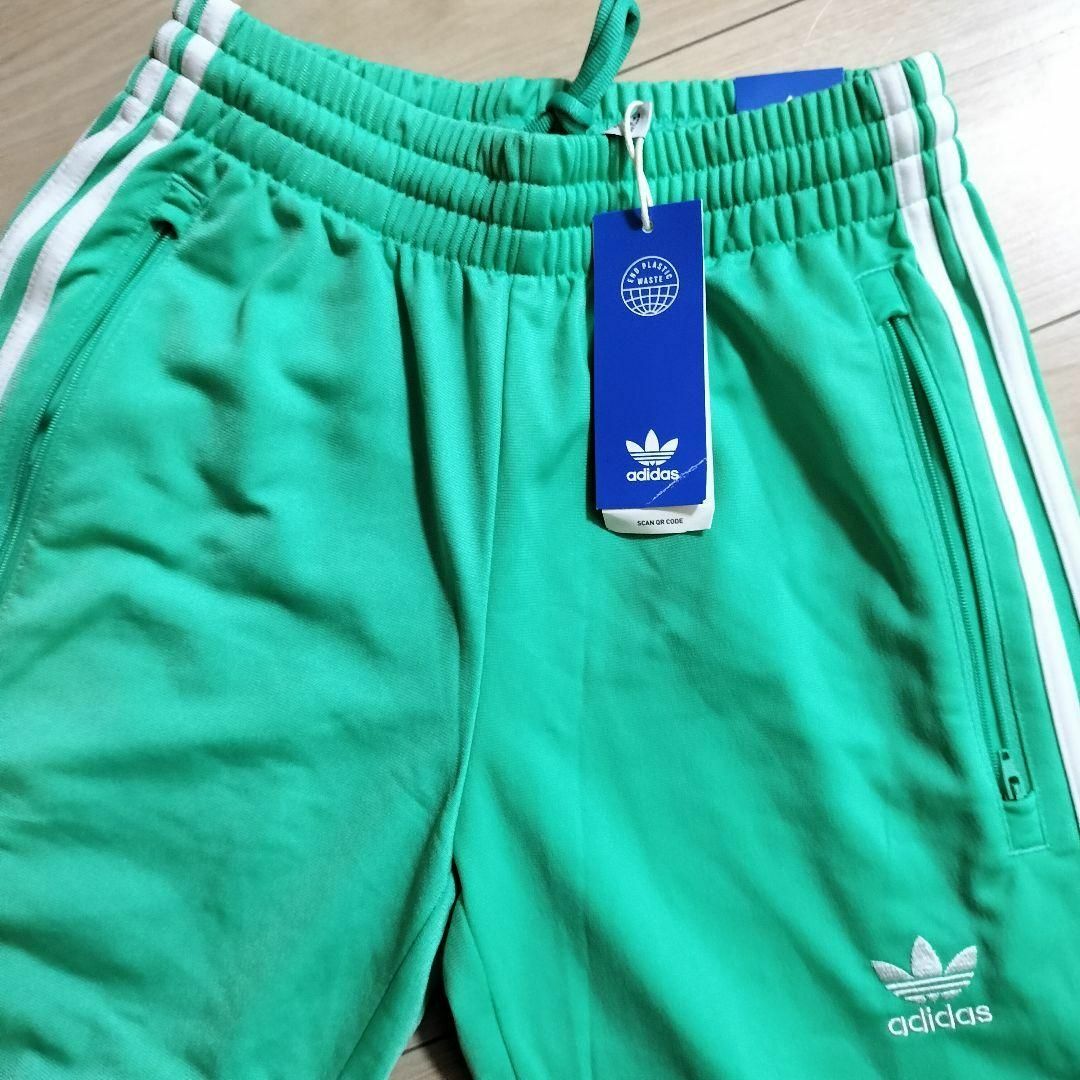 Originals（adidas）(オリジナルス)の新品 アディダス ファイヤーバード 薄緑 トラックパンツ ジャージ 男性XS メンズのパンツ(その他)の商品写真