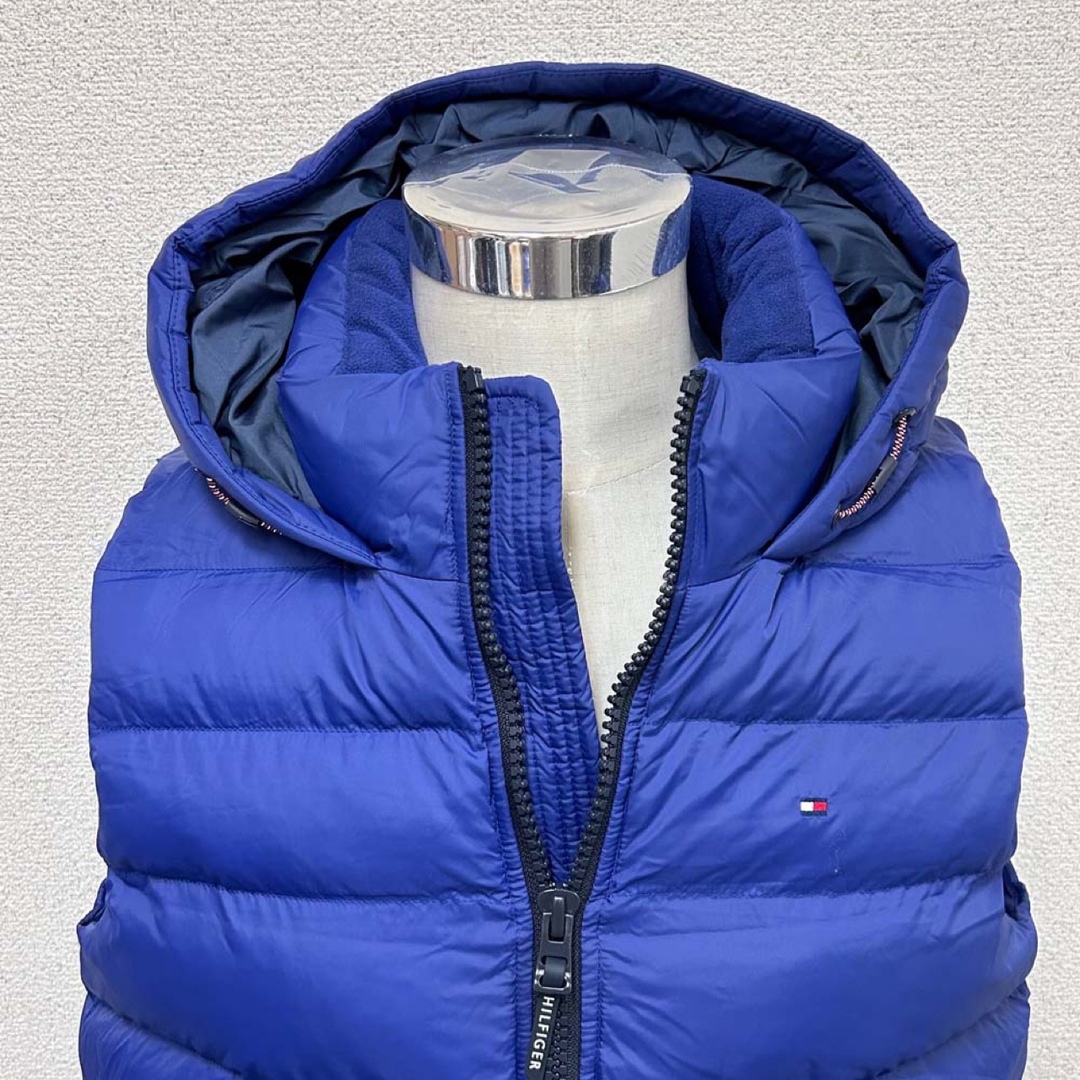 TOMMY HILFIGER(トミーヒルフィガー)の新品 わけありトミーヒルフィガー 中綿ダウンベスト 150AN614 ブルー M メンズのジャケット/アウター(ダウンベスト)の商品写真