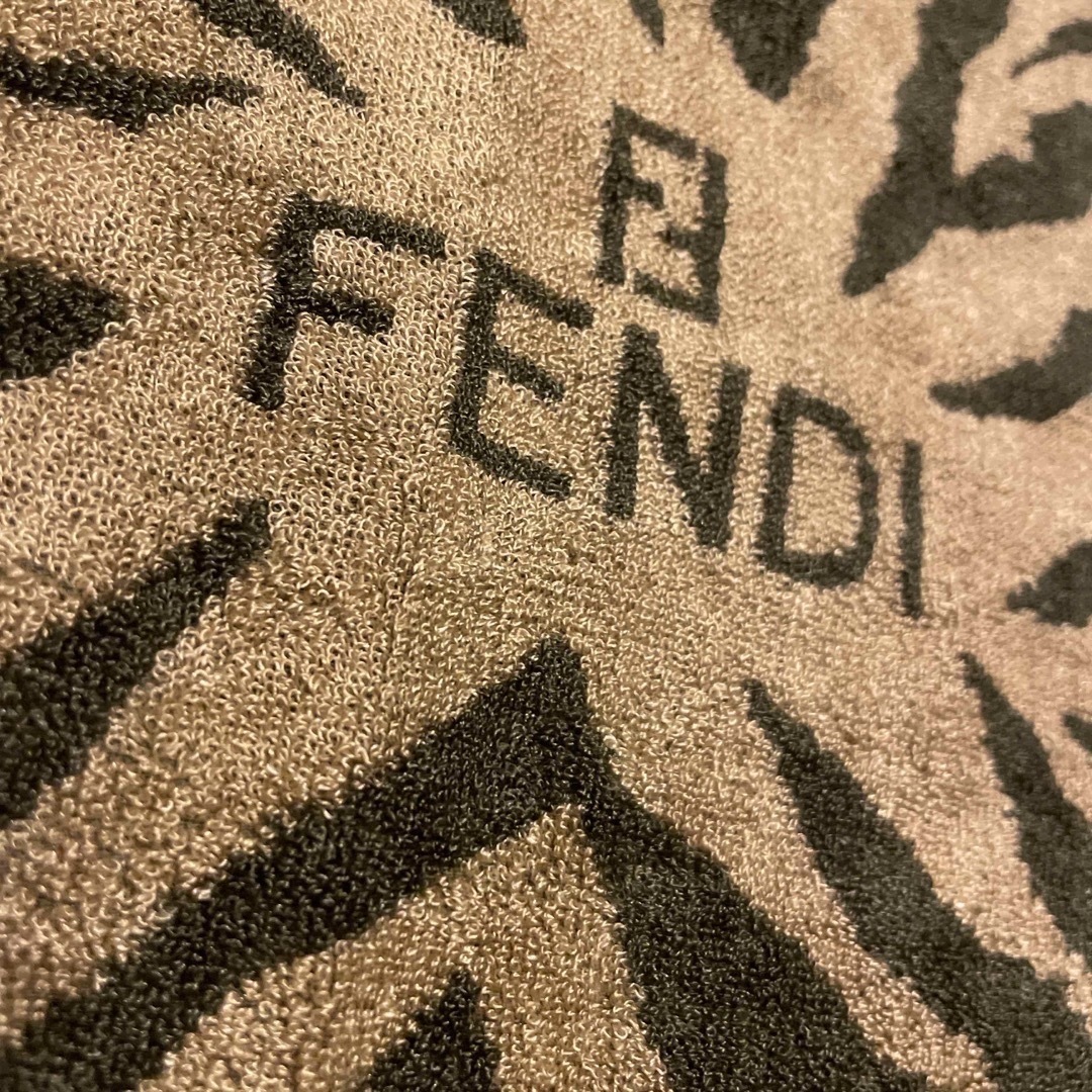 FENDI(フェンディ)の未使用　フェンディ　ハンカチタオル　人気の25センチ□ レディースのファッション小物(ハンカチ)の商品写真