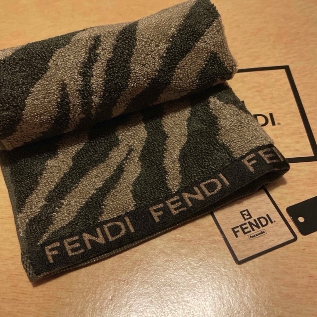 FENDI(フェンディ)の未使用　フェンディ　ハンカチタオル　人気の25センチ□ レディースのファッション小物(ハンカチ)の商品写真