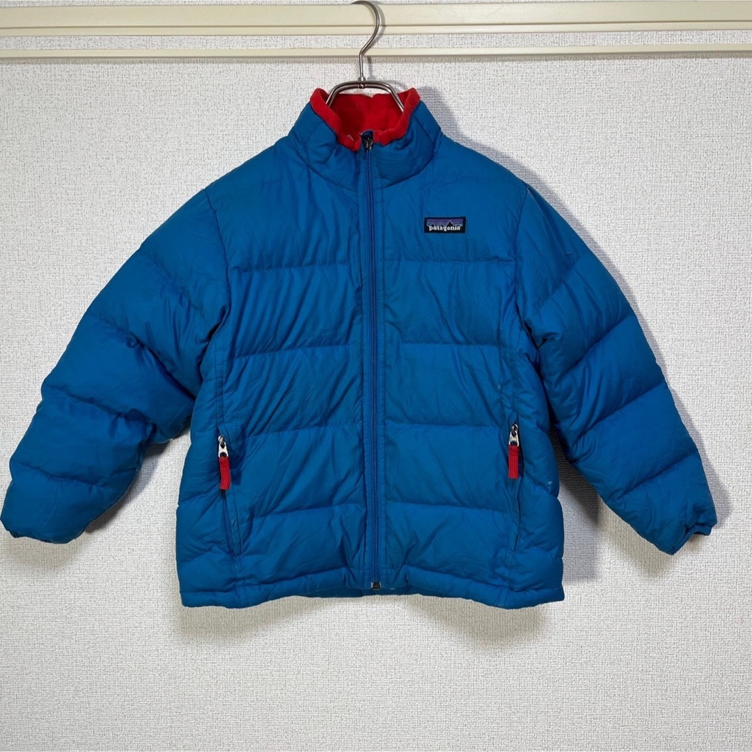 patagonia(パタゴニア)の【パタゴニア】ダウンジャケット　ワンポイント　ブルー　キッズ子供　グース1J キッズ/ベビー/マタニティのキッズ服男の子用(90cm~)(ジャケット/上着)の商品写真