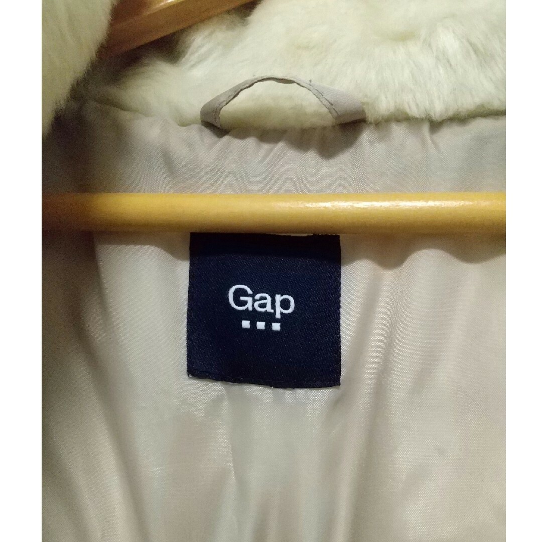 GAP(ギャップ)のGAP ダウンコート ベージュ レディースのジャケット/アウター(ダウンコート)の商品写真