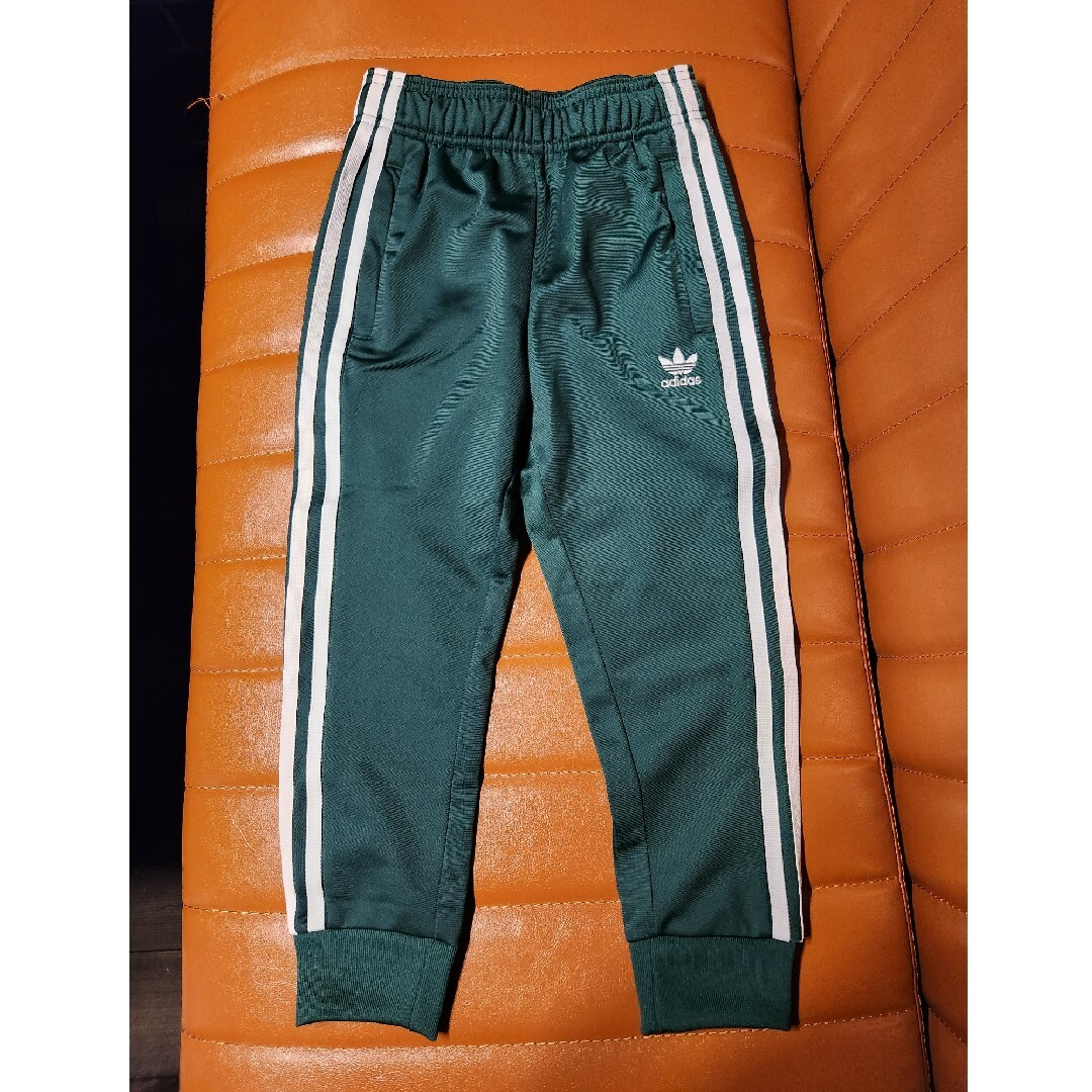 adidas(アディダス)の新品 adidas  アディダス トラックパンツ  ジャージパンツ グリーン 緑 キッズ/ベビー/マタニティのキッズ服男の子用(90cm~)(パンツ/スパッツ)の商品写真