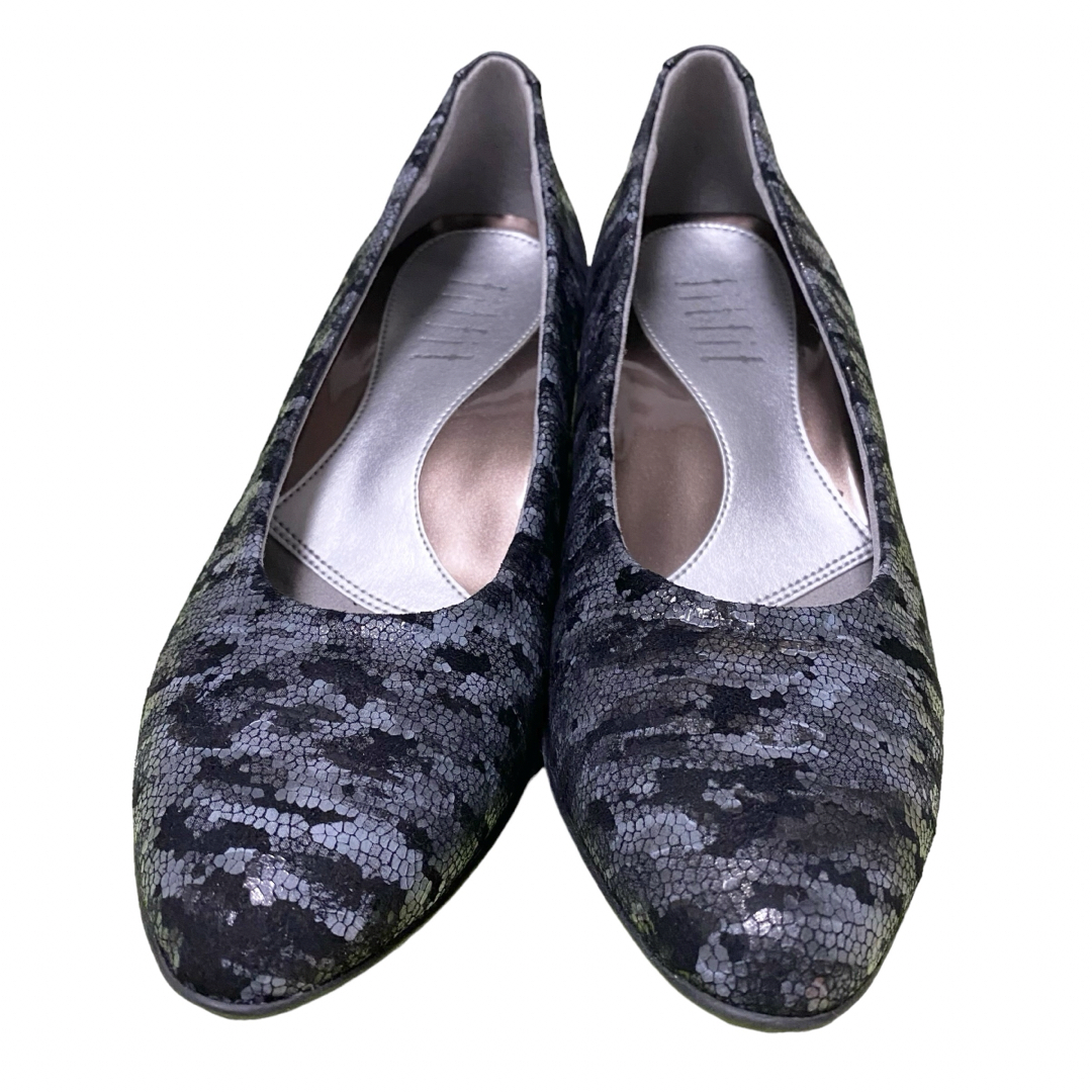 fitfit(フィットフィット)の極美品　fitfitフィットフィット　レザーパンプス　パイソン柄　黒　230cm レディースの靴/シューズ(ハイヒール/パンプス)の商品写真