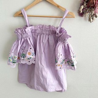 チェスティ(Chesty)のチェスティ オフショルダー トップス ブラウス 刺繍 花柄(シャツ/ブラウス(半袖/袖なし))