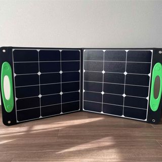 ソーラーパネル 太陽光発電 アウトドア 災害 折り畳み 100W 説明書付き(その他)