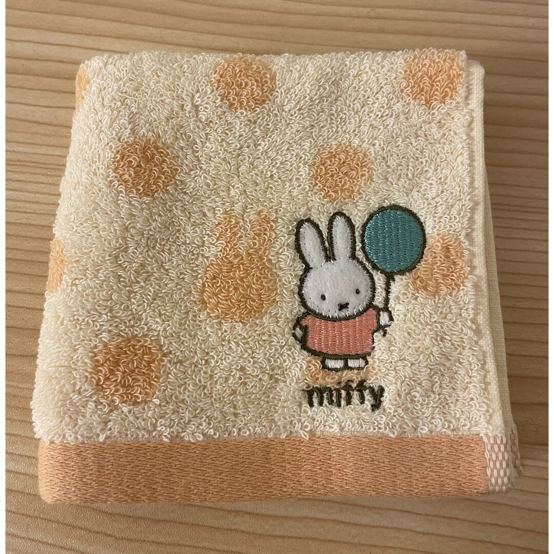 miffy(ミッフィー)のミッフィー　ワンポイント刺繍ハンカチ　風船 レディースのファッション小物(ハンカチ)の商品写真