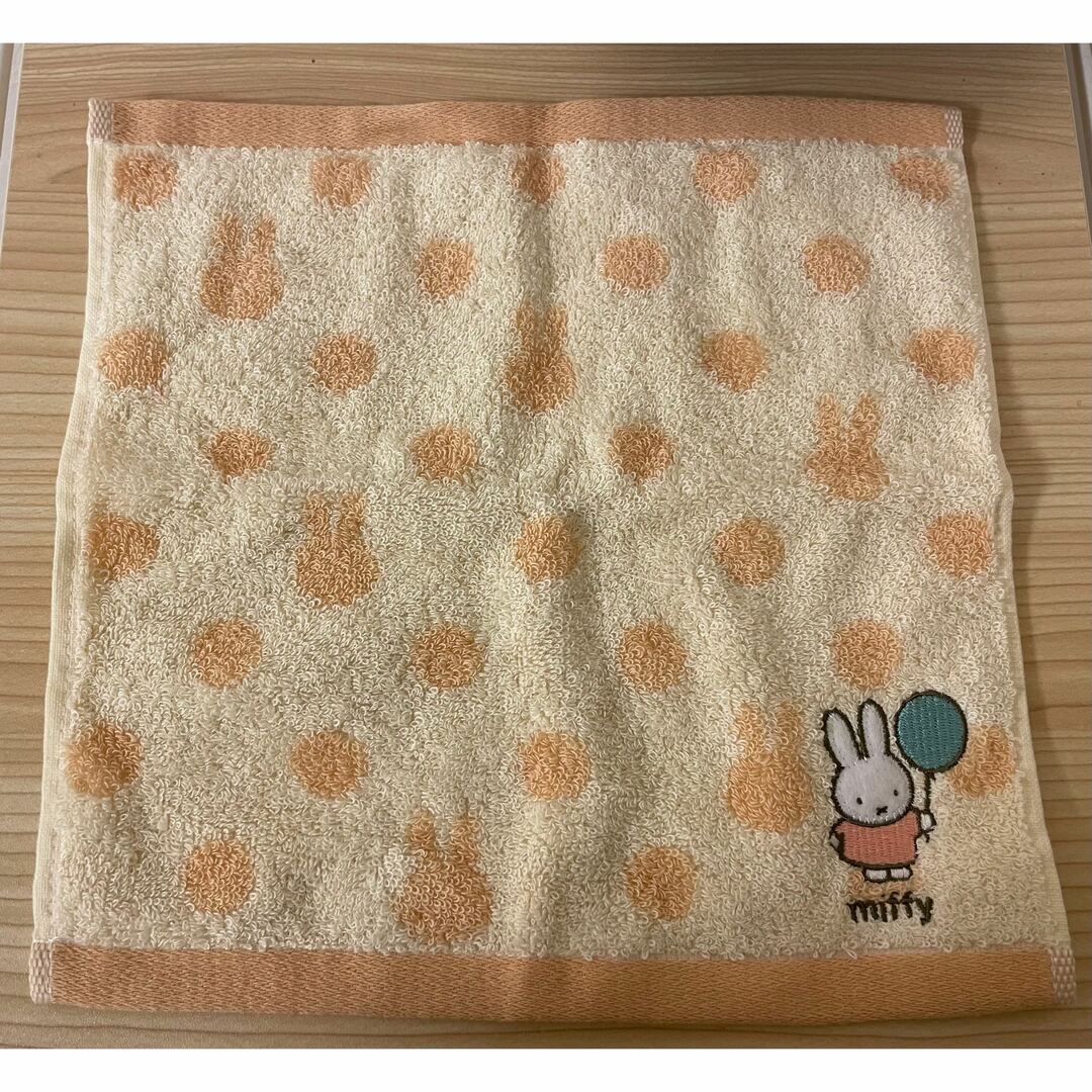 miffy(ミッフィー)のミッフィー　ワンポイント刺繍ハンカチ　風船 レディースのファッション小物(ハンカチ)の商品写真