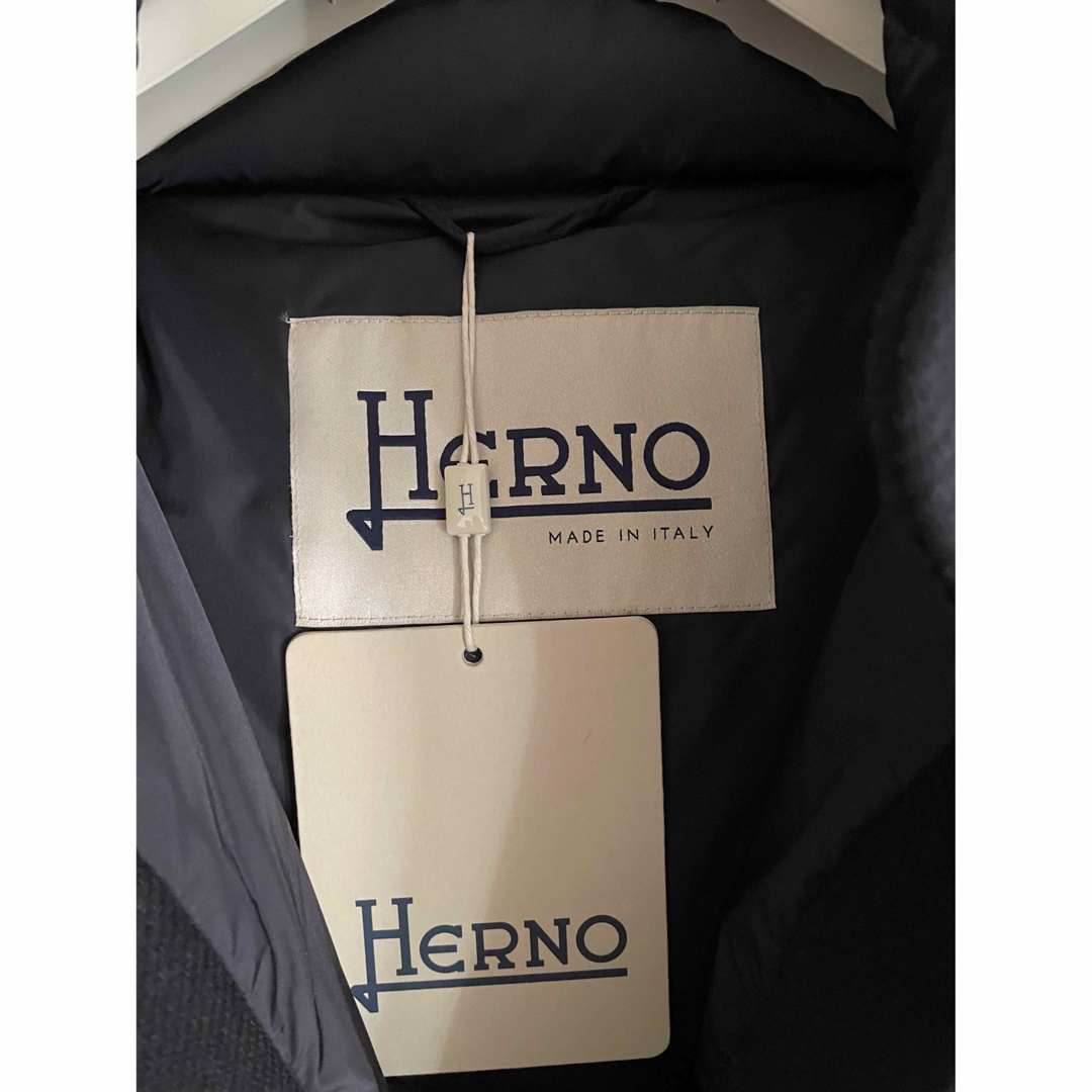 HERNO(ヘルノ)の♡新品・未使用♡ヘルノ　ダウン　フード付き　ドッキングダウン　ブラック レディースのジャケット/アウター(ダウンコート)の商品写真