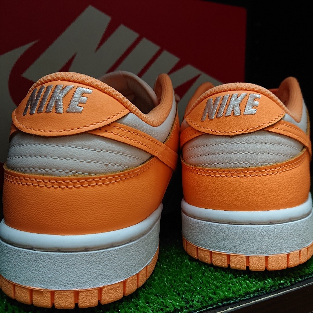 NIKE(ナイキ)の【新品未使用】★NIKE DUNK LOW "ピーチ クリーム" ★人気カラー メンズの靴/シューズ(スニーカー)の商品写真