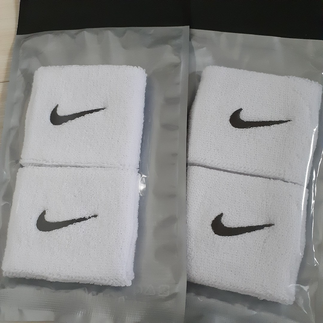 NIKE(ナイキ)のNIKE ナイキ リストバンド ホワイト 白 4点セット スポーツ/アウトドアのスポーツ/アウトドア その他(その他)の商品写真