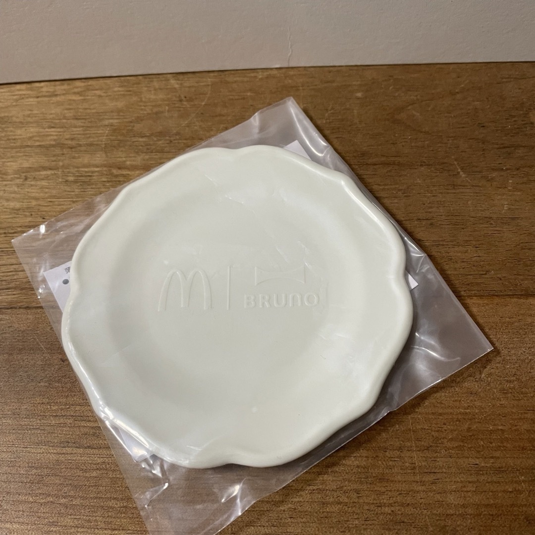 マクドナルド(マクドナルド)のマクドナルド 福袋 加湿器  ミニプレートBRUNO スマホ/家電/カメラの生活家電(加湿器/除湿機)の商品写真