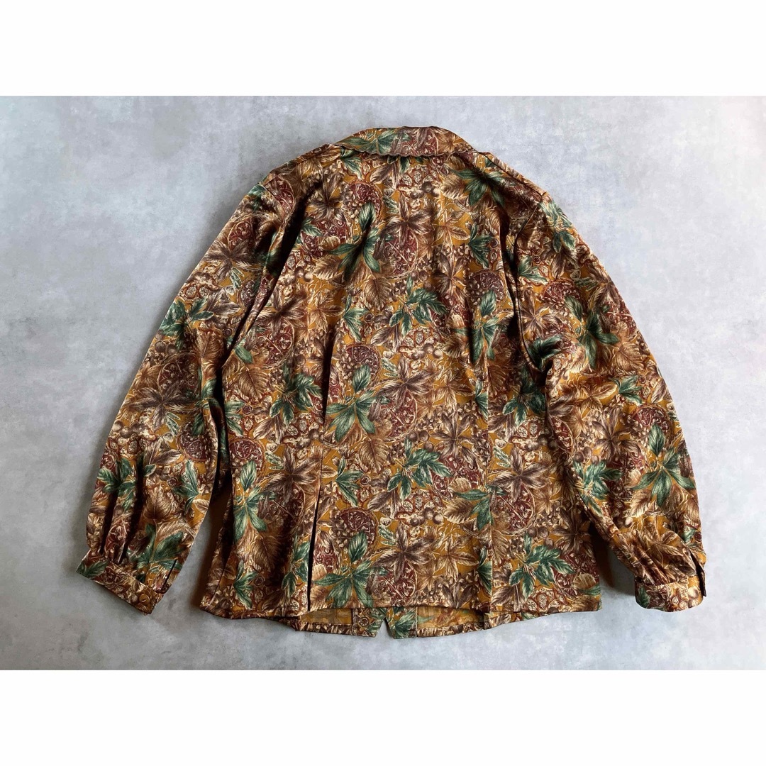 Lochie(ロキエ)のused レトロ 木の実柄 ブラウス 古着 ヴィンテージ vintage レディースのトップス(シャツ/ブラウス(長袖/七分))の商品写真