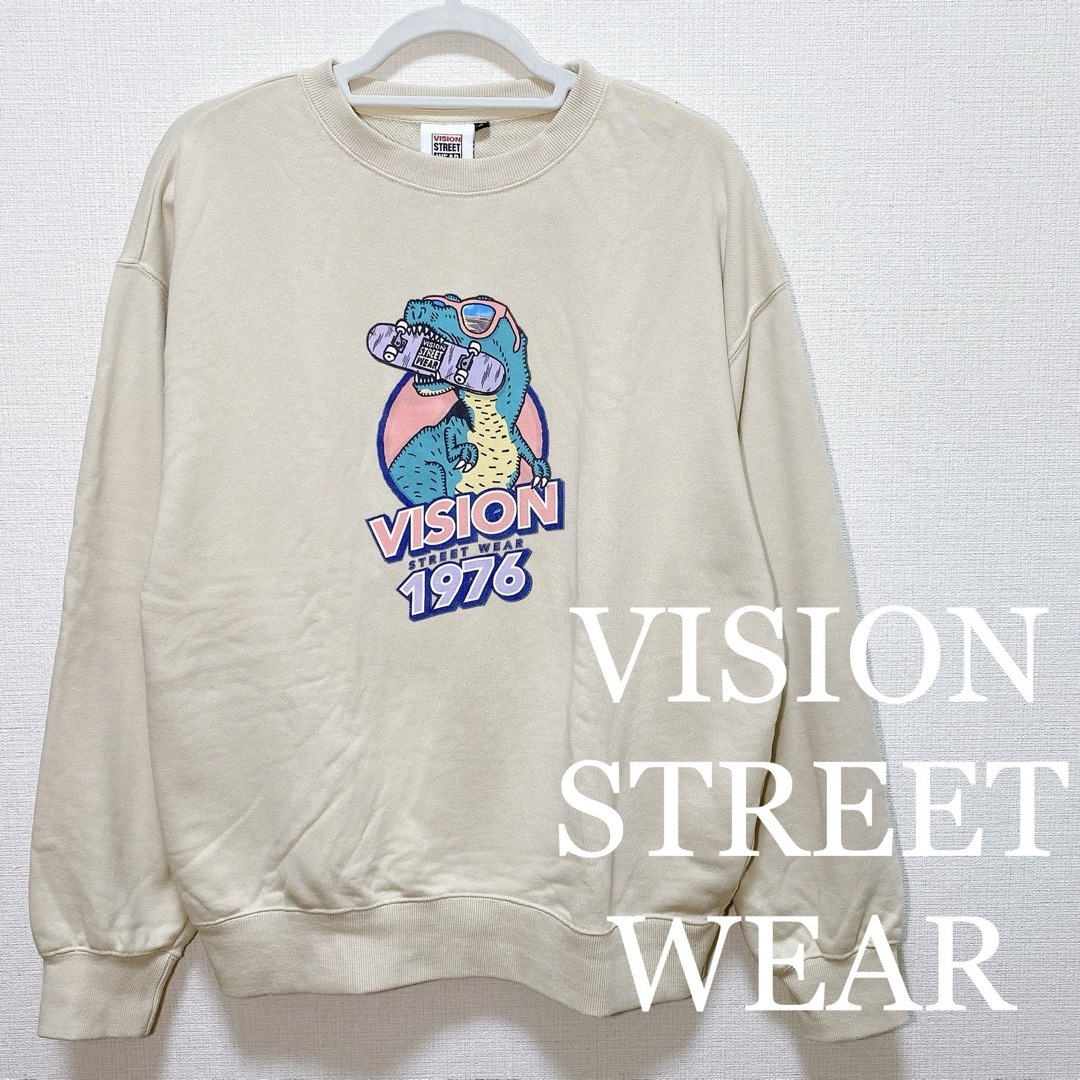 VISION STREET WEAR(ヴィジョン ストリート ウェア)のVISION STREET WEAR ベージュ ストリートプリントトレーナー レディースのトップス(トレーナー/スウェット)の商品写真