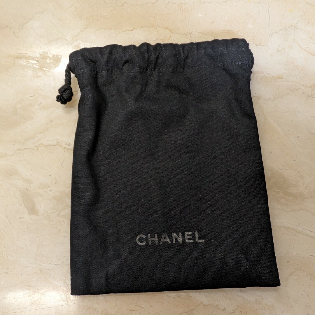 CHANEL(シャネル)のCHANEL巾着袋 コスメ/美容のベースメイク/化粧品(その他)の商品写真