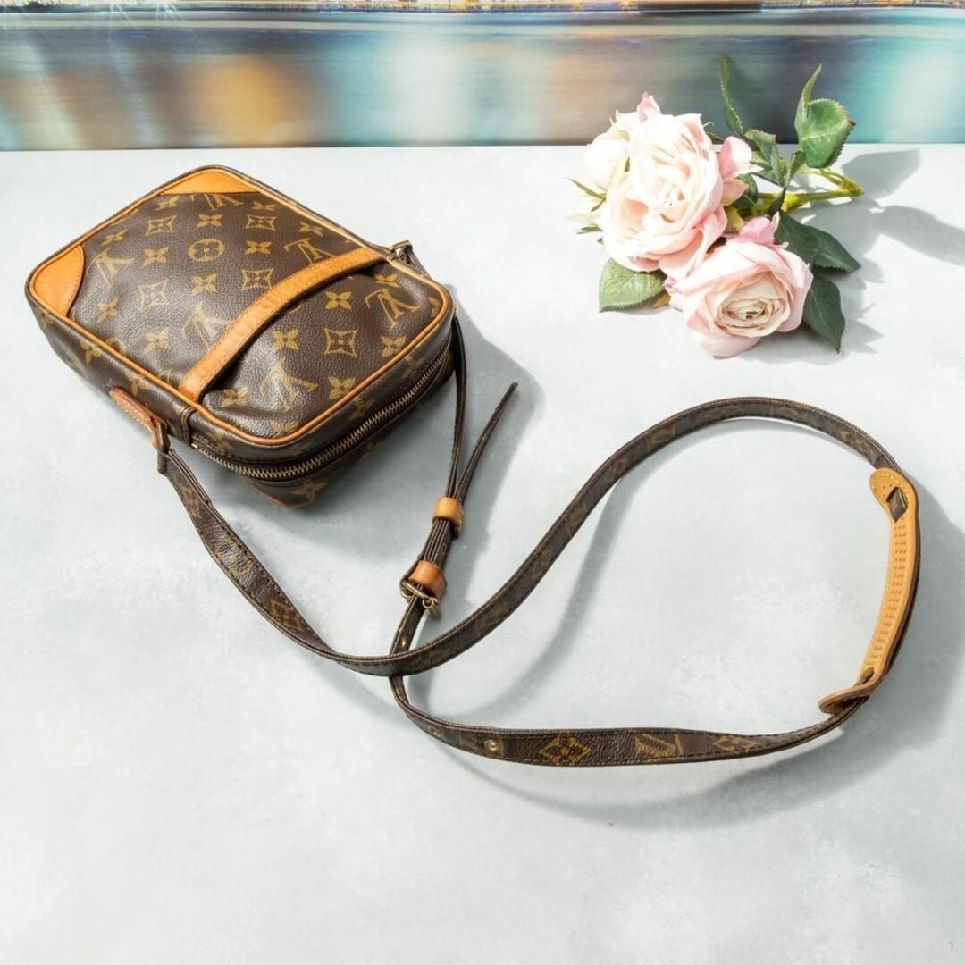 LOUIS VUITTON(ルイヴィトン)のルイヴィトン ダヌーブ モノグラム ショルダーバッグ ポシェット レディースのバッグ(ショルダーバッグ)の商品写真