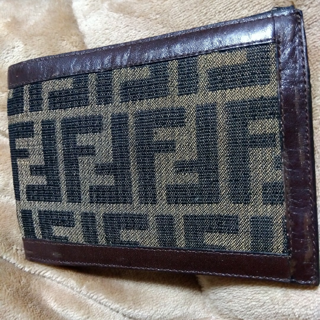 FENDI(フェンディ)のFENDI 二つ折り財布　ズッカ柄 メンズのファッション小物(折り財布)の商品写真