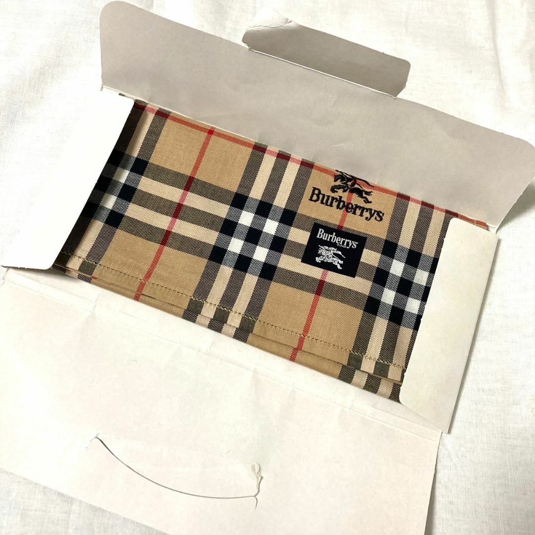 BURBERRY(バーバリー)のBURBERRY　バーバリー　ハンカチ　(未使用） メンズのファッション小物(ハンカチ/ポケットチーフ)の商品写真