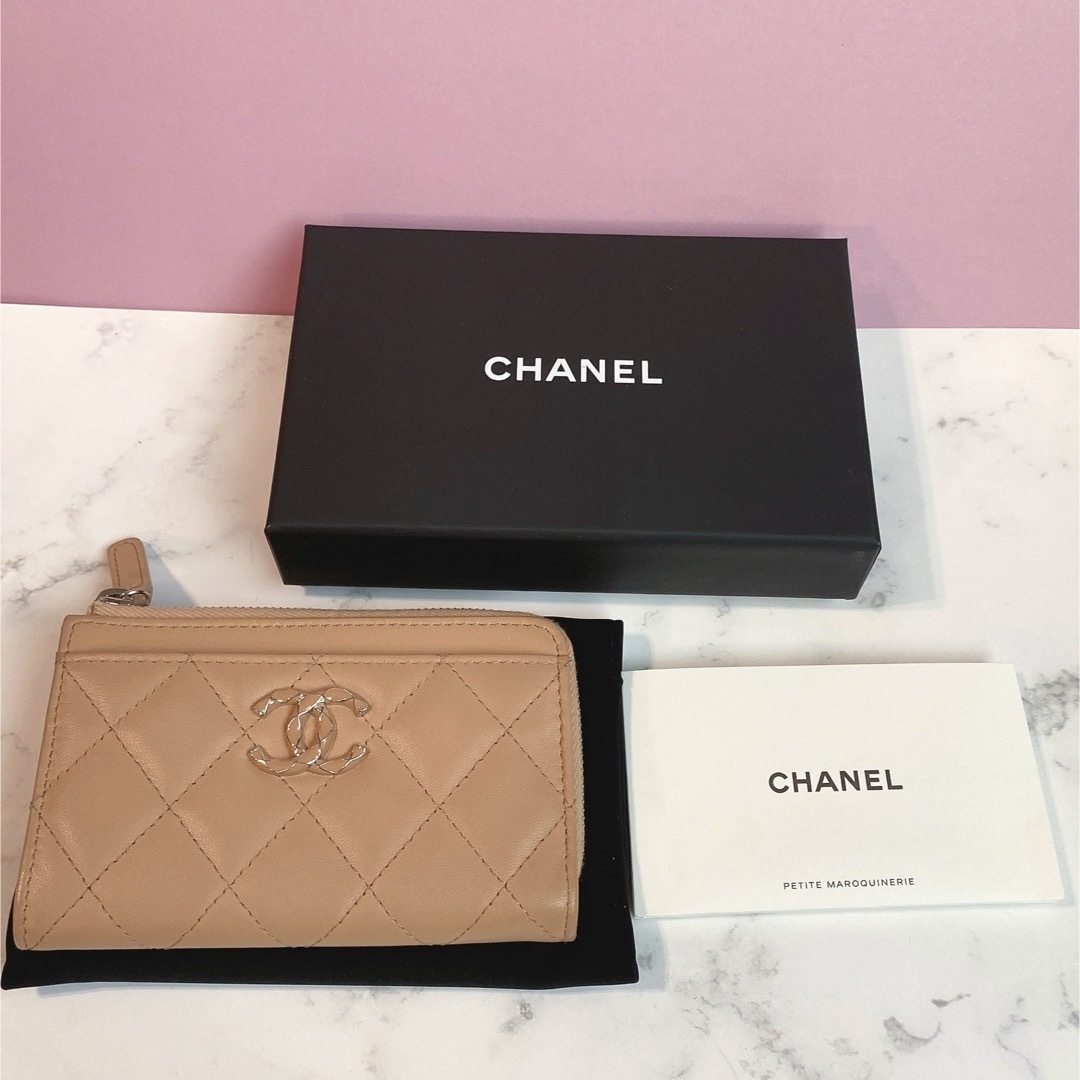 CHANEL(シャネル)の★ぽにょまる様専用★シャネル　フラグメントケース　ラムスキン　　ベージュ レディースのファッション小物(財布)の商品写真