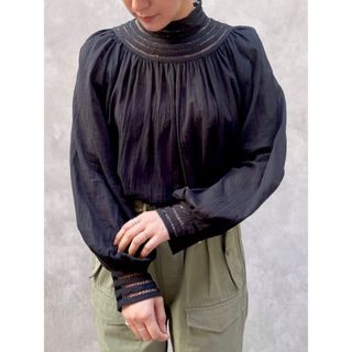 イエナ(IENA)の【IENA】maisonコットンギャザーブラウス フリーサイズ(シャツ/ブラウス(長袖/七分))