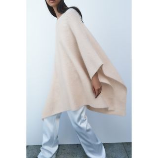 ザラ(ZARA)のZARA　アルパカブレンド フェルトテクスチャー ニットケープ　エクリュ(ニット/セーター)