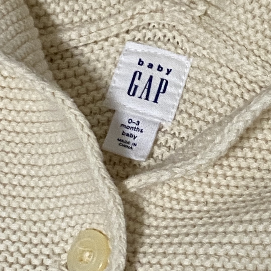 babyGAP(ベビーギャップ)のbabyGAP くま耳カーディガン ブラナンベア 白 ベビーGAP GAPベビー キッズ/ベビー/マタニティのベビー服(~85cm)(カーディガン/ボレロ)の商品写真