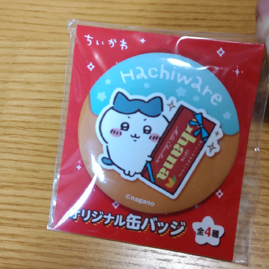 ちいかわ(チイカワ)のちいかわ　ファミマ缶バッジ エンタメ/ホビーのアニメグッズ(バッジ/ピンバッジ)の商品写真