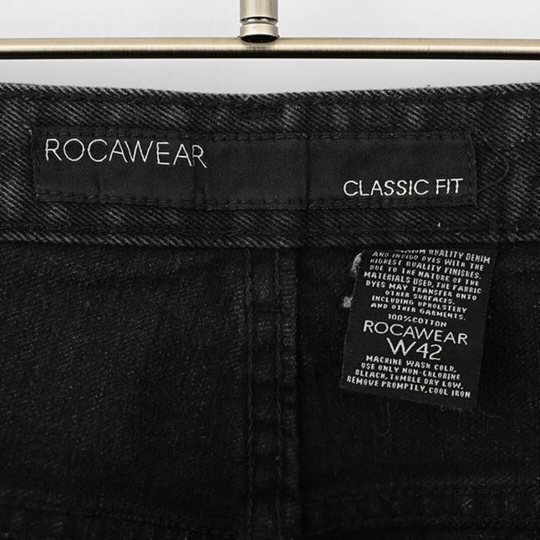 Rocawear(ロカウェア)のロカウェア ブラックデニム 黒 ブラック刺繍ロゴ ポケットデザイン W42古着 メンズのパンツ(デニム/ジーンズ)の商品写真