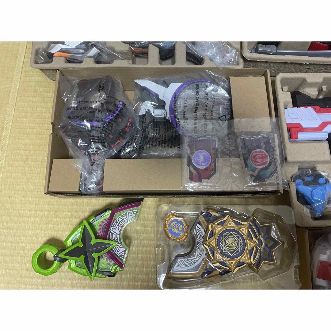 仮面ライダーギーツ 変身ベルトセット まとめ売り エンタメ/ホビーのおもちゃ/ぬいぐるみ(キャラクターグッズ)の商品写真