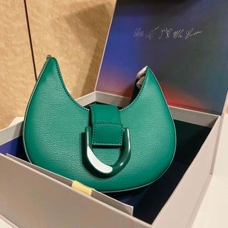 イッチ(ITZY)の値下げ/itzy CHARLES & KEITH コラボバッグ サイン入り箱つき(ショルダーバッグ)