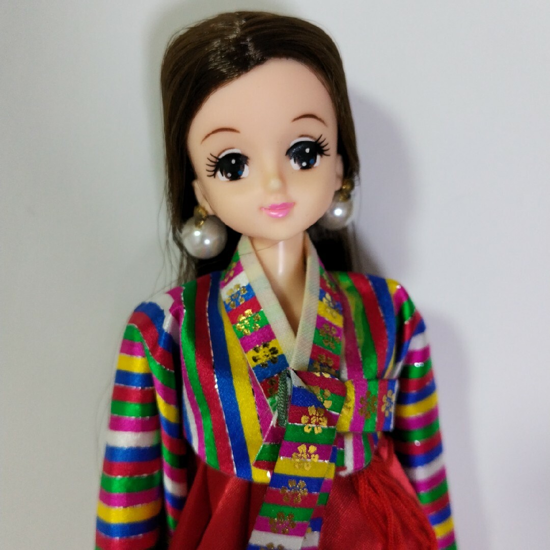 ジェニー　韓国　チマチョゴリ　人形　ドール　黒髪　着物 エンタメ/ホビーのおもちゃ/ぬいぐるみ(キャラクターグッズ)の商品写真