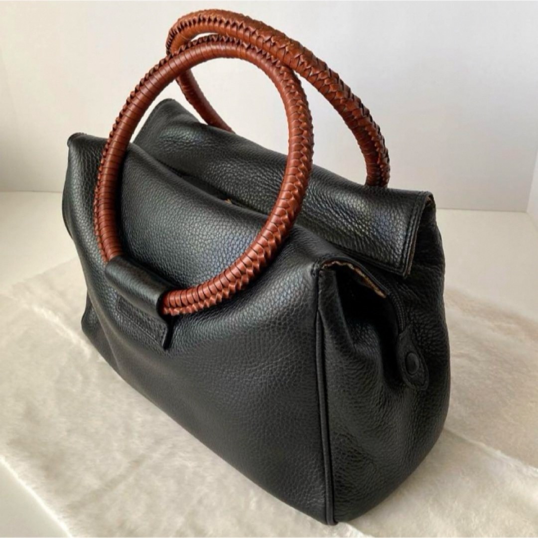 ALDO(アルド)のイタリア製　レザーバッグ　本革　ハンドバッグ　黒×茶　マチあり　ファスナー付き レディースのバッグ(ハンドバッグ)の商品写真