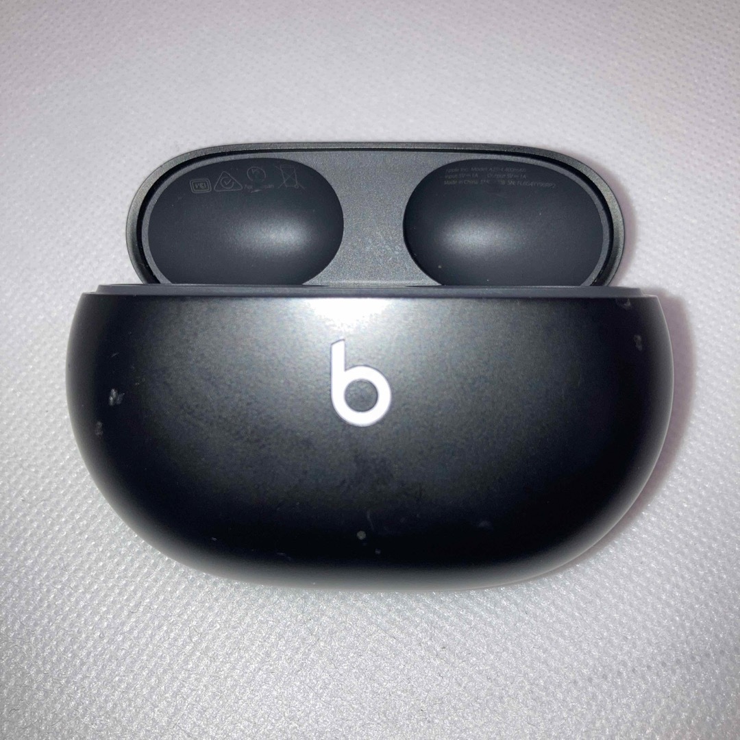 Apple(アップル)のBeats  Studio Buds 充電ケースのみ　充電器　ブラック スマホ/家電/カメラのオーディオ機器(ヘッドフォン/イヤフォン)の商品写真