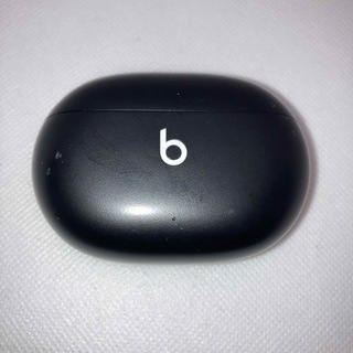 アップル(Apple)のBeats  Studio Buds 充電ケースのみ　充電器　ブラック(ヘッドフォン/イヤフォン)