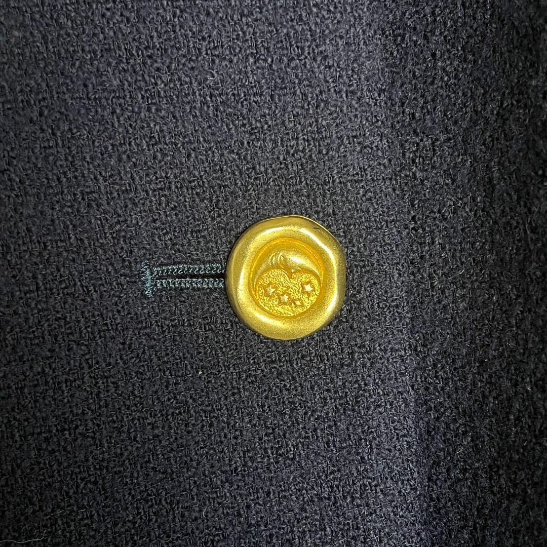 VINTAGE(ヴィンテージ)の【テーラードジャケット　ゴールドボタン　シンプル　レトロ　紺色　一点物　古着】 メンズのジャケット/アウター(テーラードジャケット)の商品写真