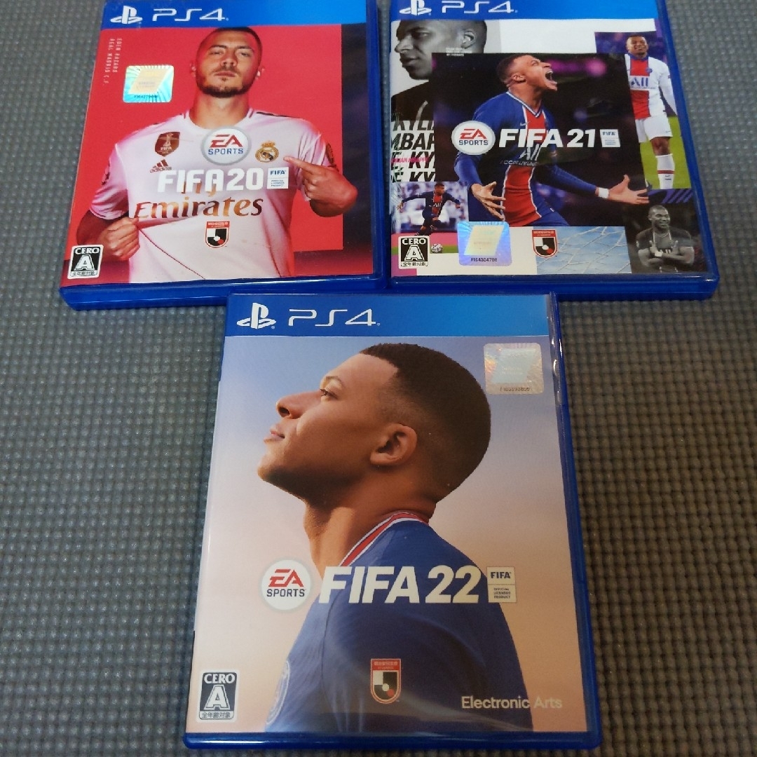 FIFA 20 21 22 三点セット　PS4　中古 エンタメ/ホビーのゲームソフト/ゲーム機本体(家庭用ゲームソフト)の商品写真