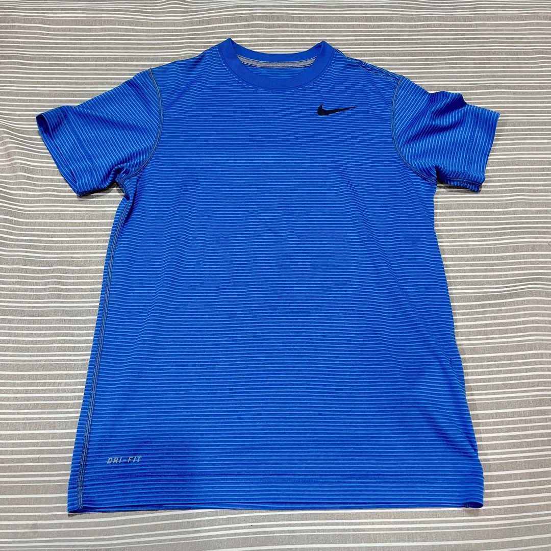 NIKE(ナイキ)のNIKE Tシャツ　ジュニア　S ブルー　スポーツ キッズ/ベビー/マタニティのキッズ服男の子用(90cm~)(Tシャツ/カットソー)の商品写真