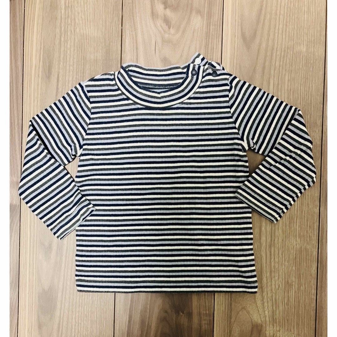 UNIQLO(ユニクロ)のボーダー長袖シャツ　80cm キッズ/ベビー/マタニティのベビー服(~85cm)(シャツ/カットソー)の商品写真