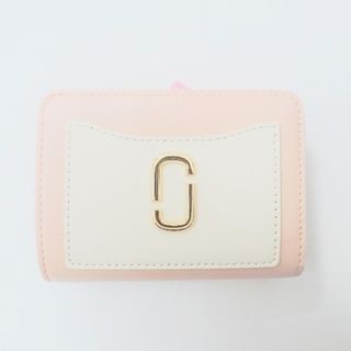 マークジェイコブス(MARC JACOBS)のMARC JACOBS(マークジェイコブス) 2つ折り財布美品  ザ ユーティリティ スナップショット コンパクト ウォレット ミニ 2F3SMP062S07 ピンク×白 レザー(財布)