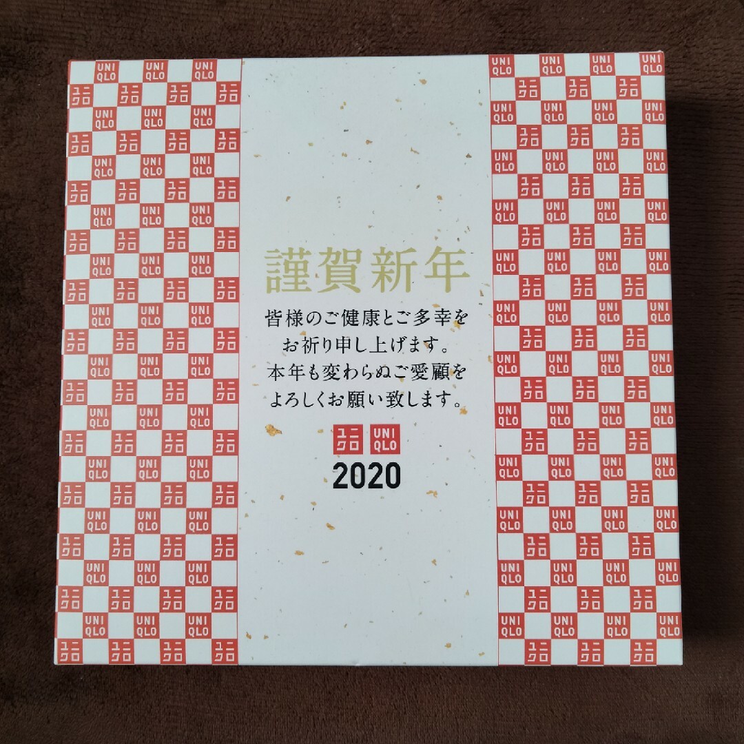 UNIQLO(ユニクロ)のユニクロ UNIQLO 非売品 紅白タオル 縁起物 インテリア/住まい/日用品の日用品/生活雑貨/旅行(タオル/バス用品)の商品写真